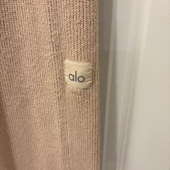 Alo sweater cream pants - Picture 6 of 8